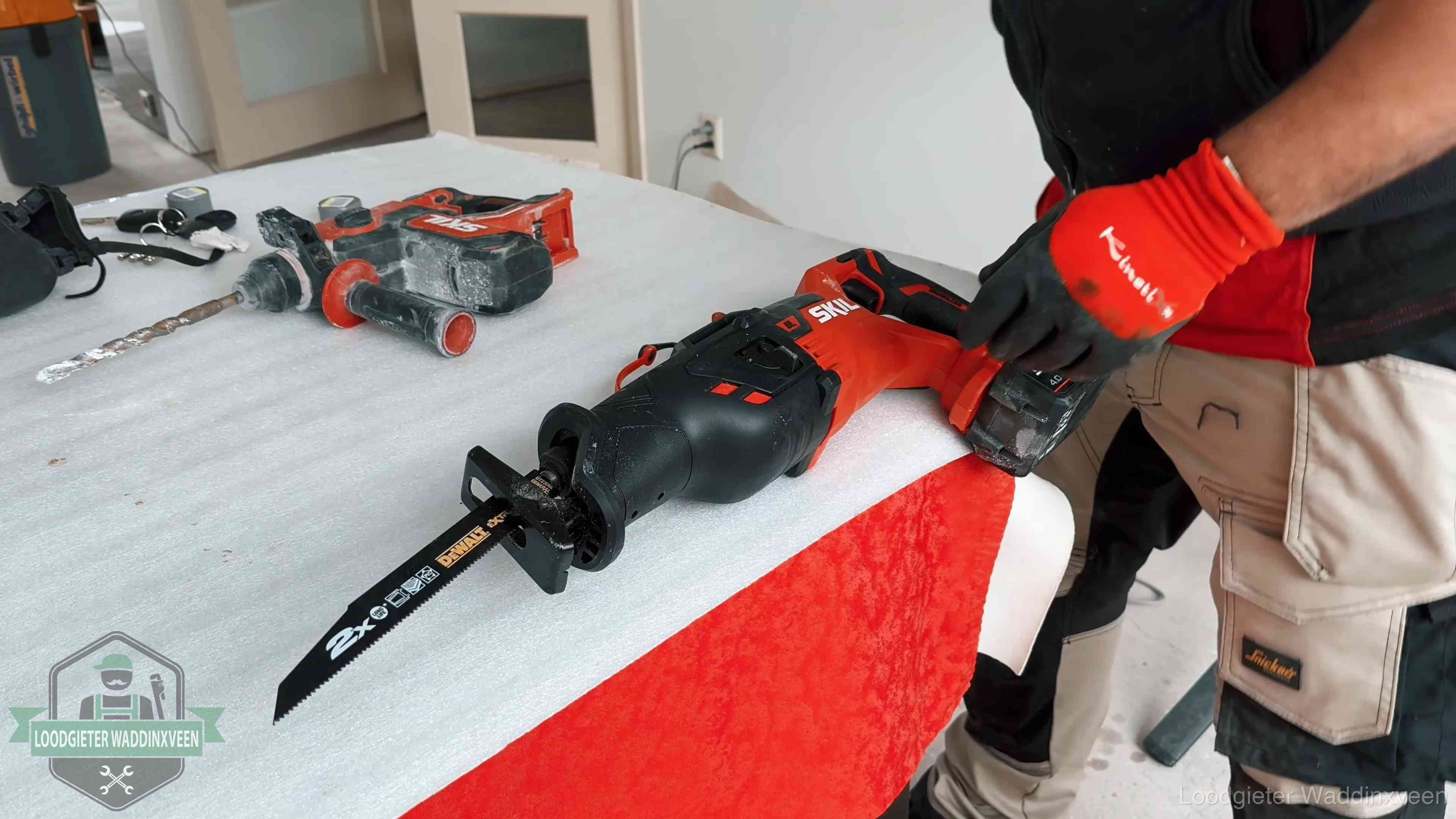 Professioneel gereedschap klaargelegd voor een klus in Waddinxveen