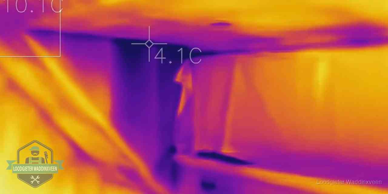 Warmtebeeldopname van een vloerconstructie tijdens lekdetectie in Waddinxveen