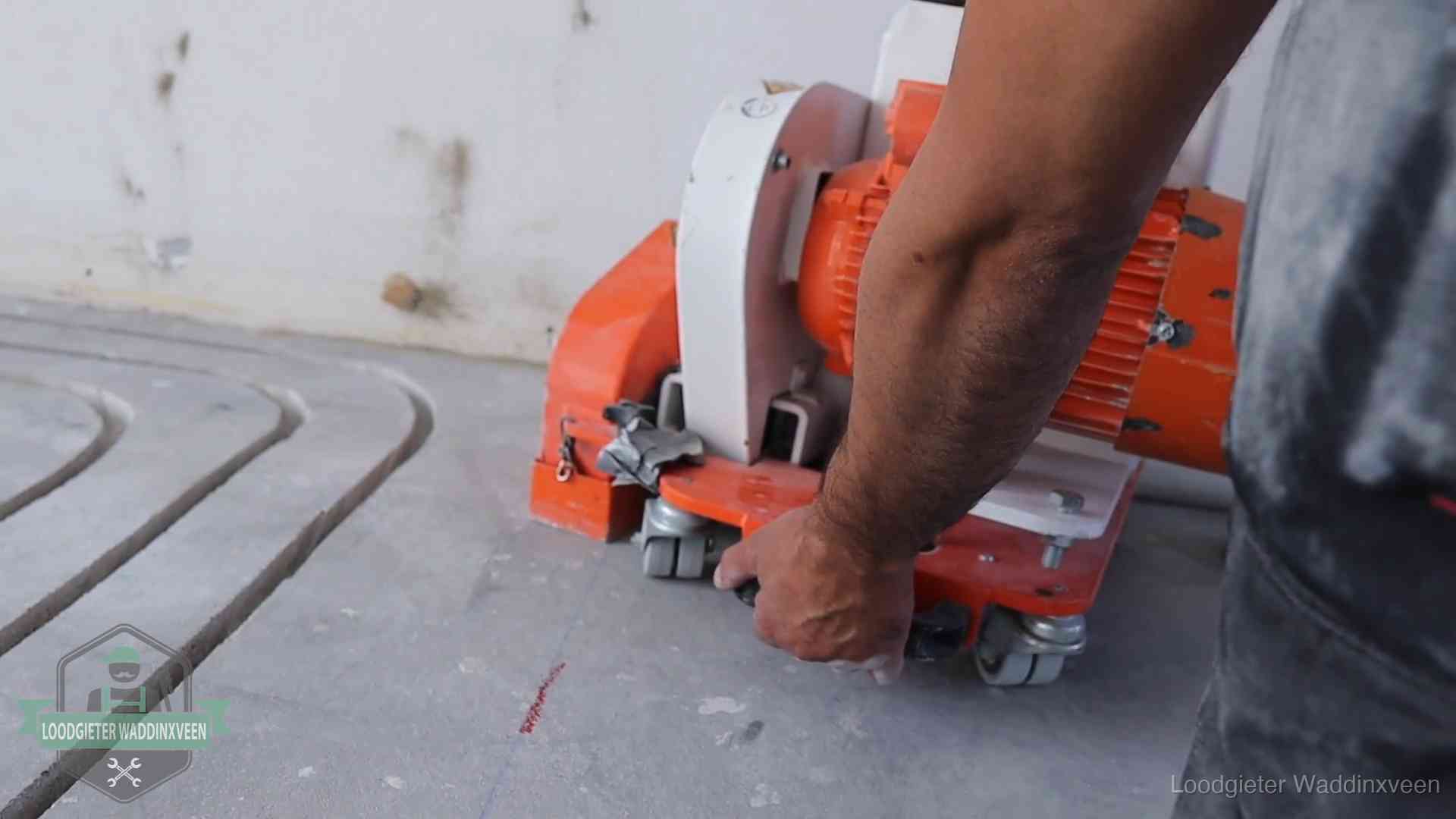 Sleuvenpatroon voor vloerverwarming in de dekvloer van een woning in Waddinxveen